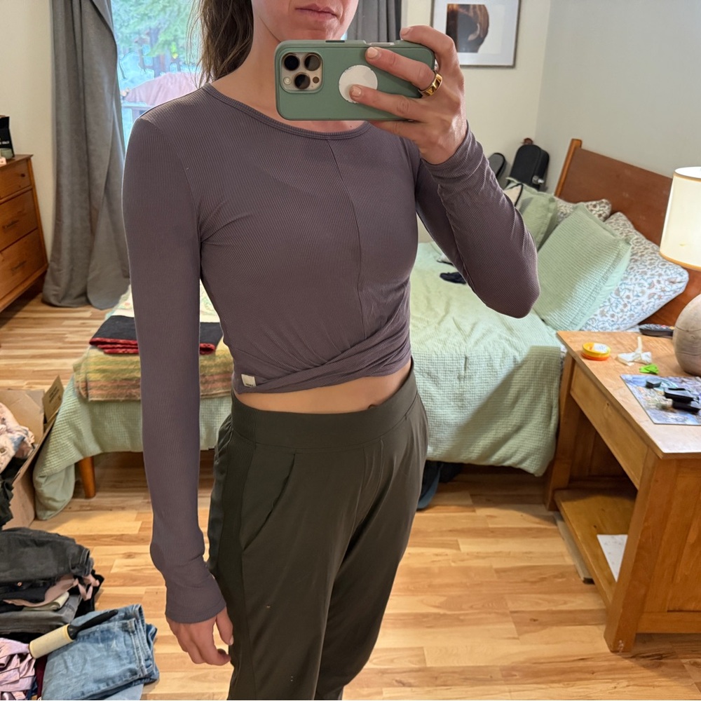 Vuori Women's Lavender Long Sleeve Crop Top